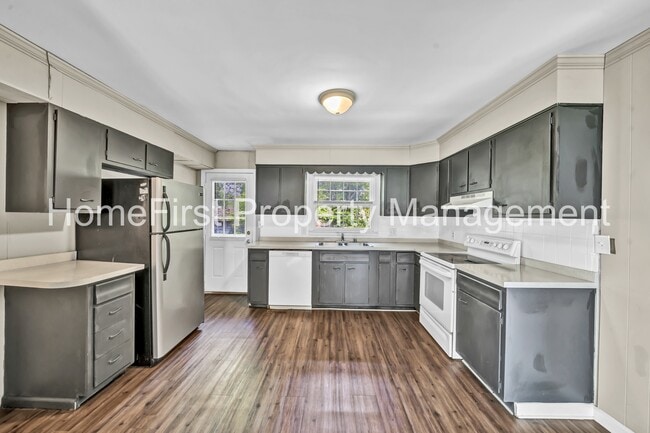 Building Photo - 105 Meadowlark Dr