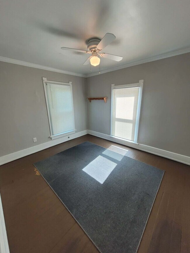 Building Photo - 3 Bedroom 1 Bath