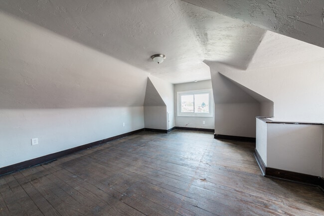 Building Photo - Available July 2026 - Spacious 3 Bedroom Home in the Heart of Allentown with garage and AC!!!