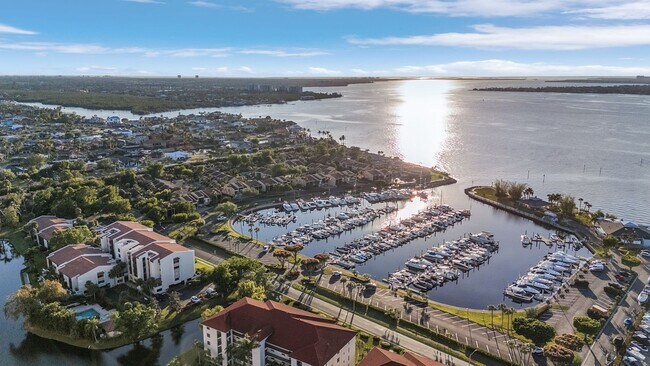 Building Photo - Waterfront! Annual Lease,  2 bedroom 2 bath plus bonus room