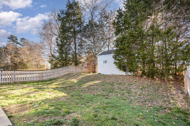 Building Photo - 13716 Riding Hill Ave