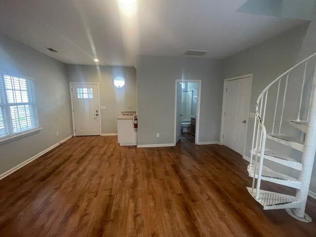 Building Photo - Single Family Home close to UNCW - Student...