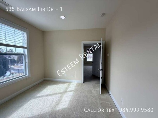 Building Photo - 535 Balsam Fir Dr