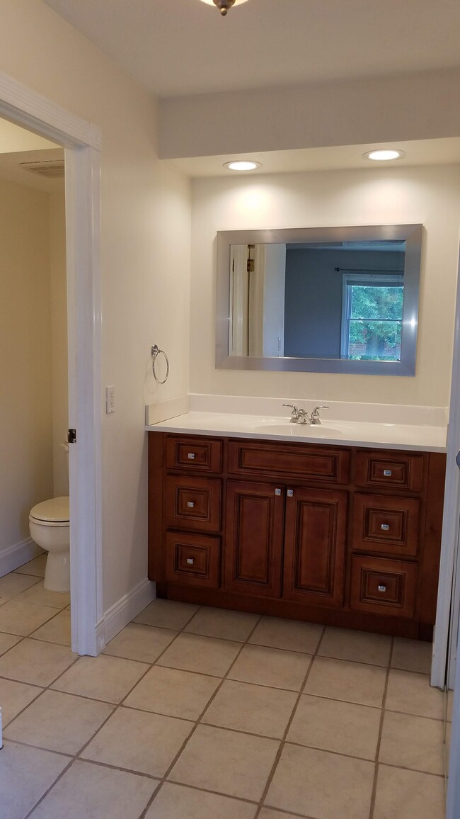 Vanity in master bedroom - 2107 Glouchester Dr