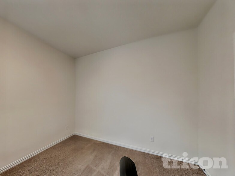 Building Photo - 2401 Lalun Lane