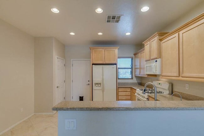 Building Photo - 5985 Falconer Ave