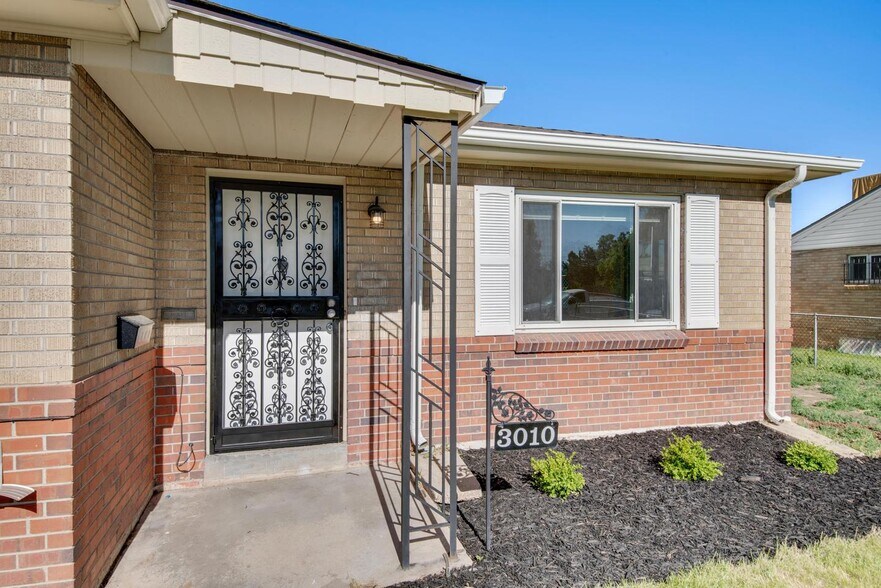 Building Photo - Move-in-ready Park Hill home with oversize...