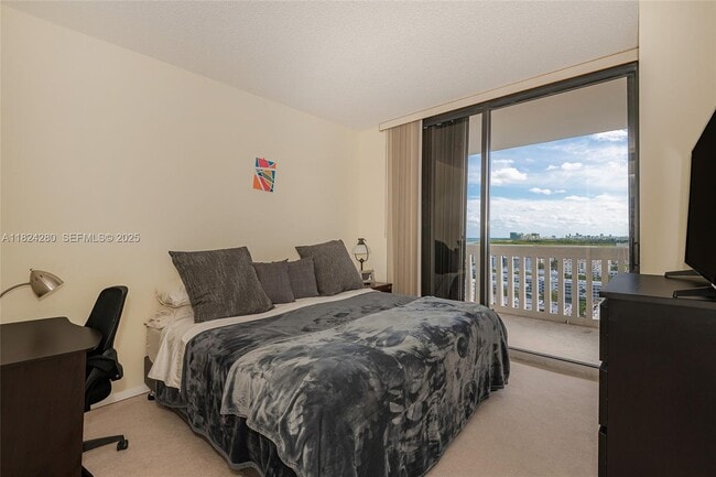 Building Photo - 2000 Island Blvd