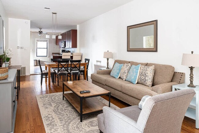 Building Photo - 628 W Schubert Ave