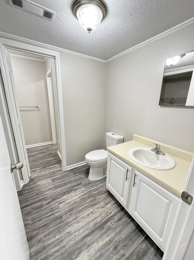 Building Photo - 3 Bedroom