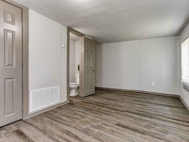 Building Photo - 145 N L Ave