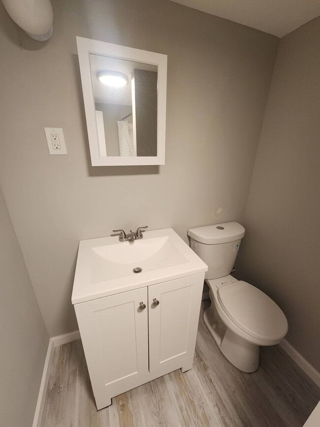 Building Photo - Charming 2-Bedroom Property in Prime Location