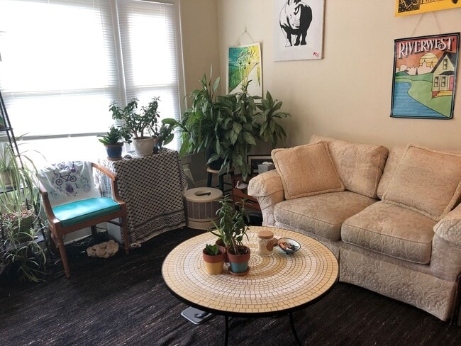 Building Photo - 3063 N Bremen St