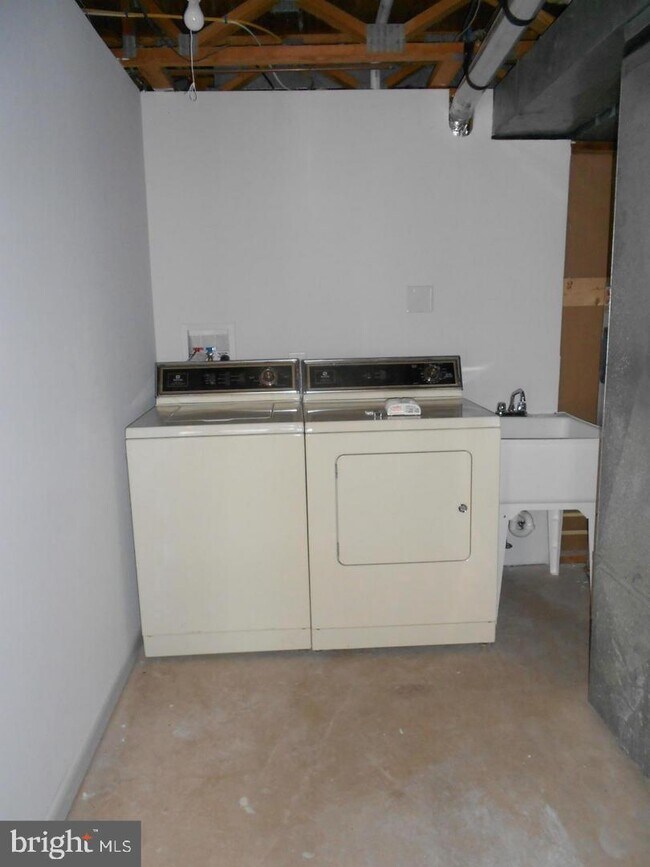 Building Photo - 434 Waters Watch Ct