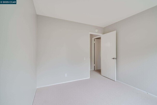 Building Photo - 4695 S Larwin Ave