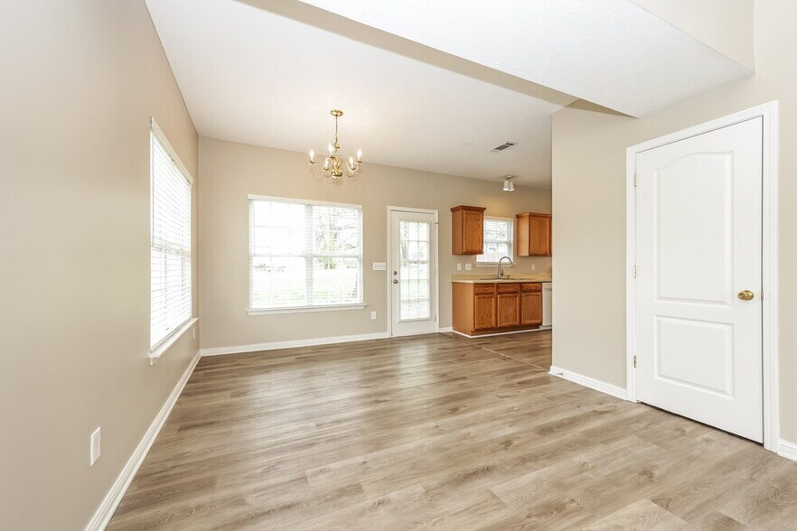 Building Photo - 612 Mable Dr