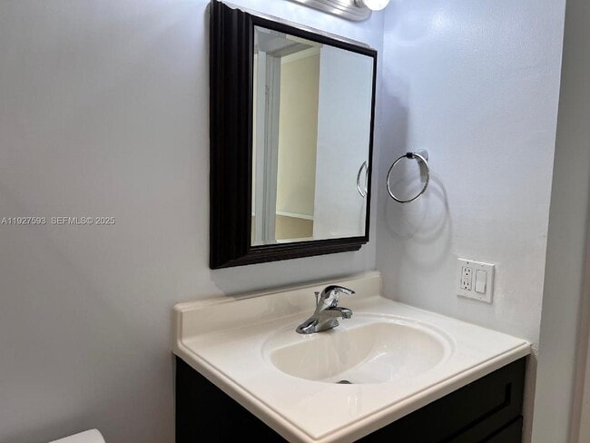 Building Photo - 6231 SW 138th Ct