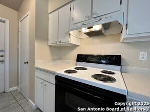 Building Photo - 3223 Leewood Dr