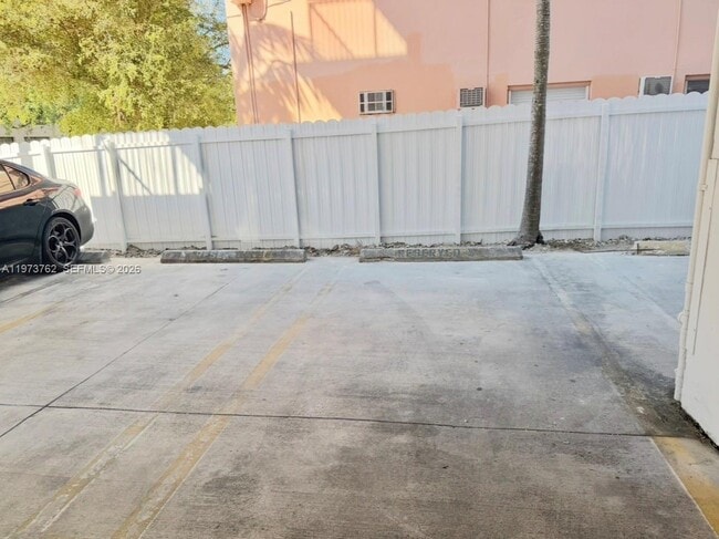 Building Photo - 637 SW 3rd St