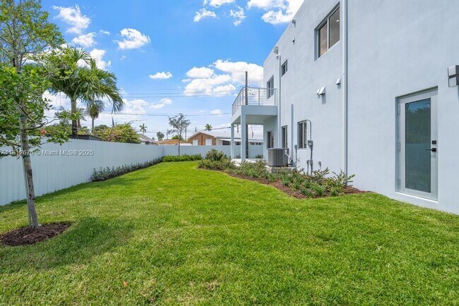 Building Photo - 320 Florida Blvd