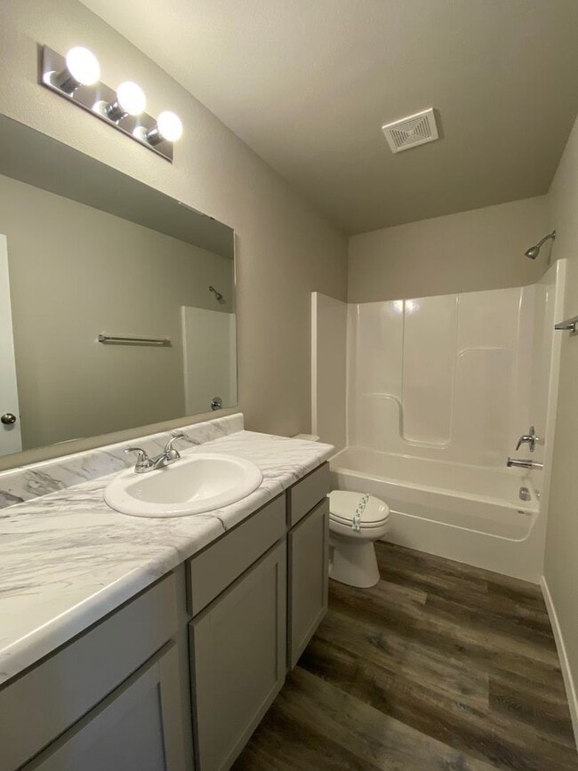 Building Photo - Available Now!! Modern Comfort & Convenience – 3 Bed, 2 Bath Duplex in Lawlis Ranch