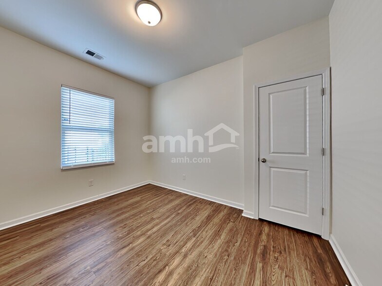Building Photo - 214 Orion Way