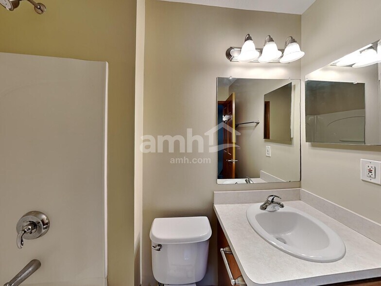 Building Photo - 16 Stoney Bluff Way