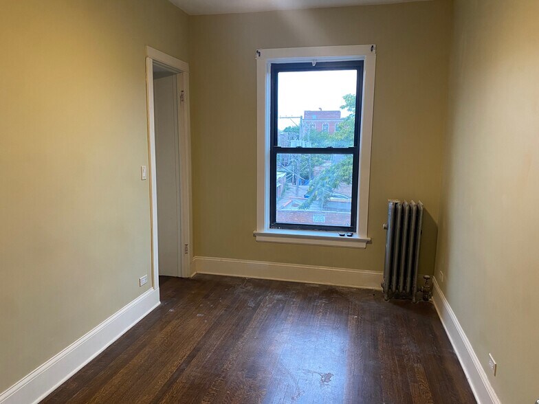 Building Photo - 1513 W Winnemac Ave