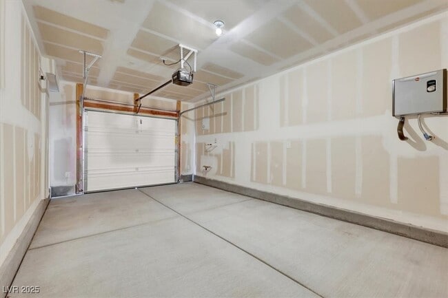 Building Photo - 6065 Amaryllis Fls St