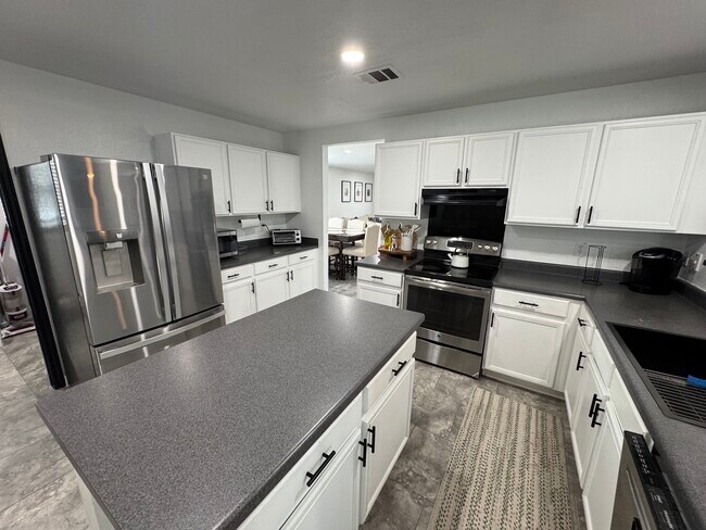 Building Photo - 191 Mistletoe Ln