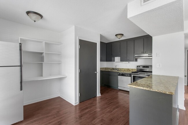 Interior Photo - Carolisa