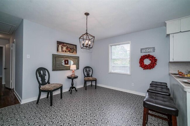 Building Photo - 3/1.5 Home in Central Longview
