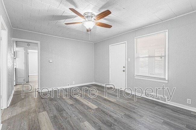 Building Photo - 2315 S Hawthorne Ave