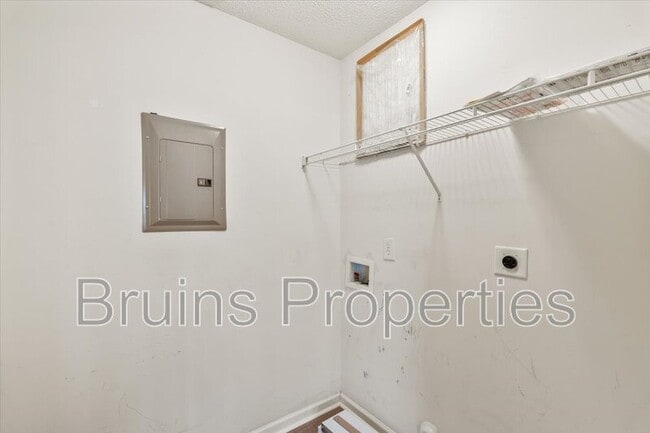 Building Photo - 6113 Hedgecock Cir