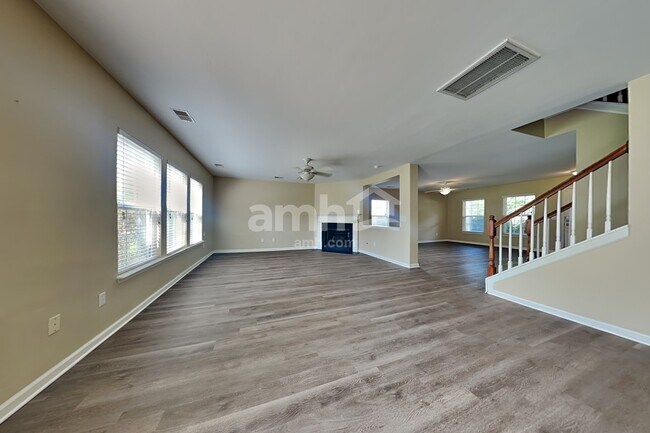 Building Photo - 111 Graduate Ln