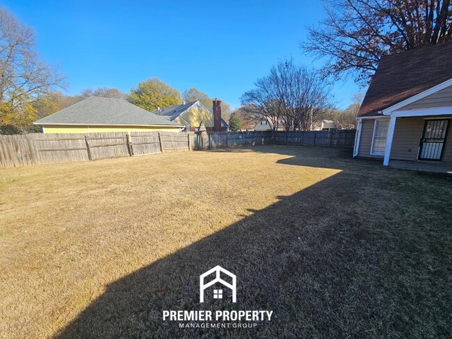 Building Photo - 6622 Amersham Dr