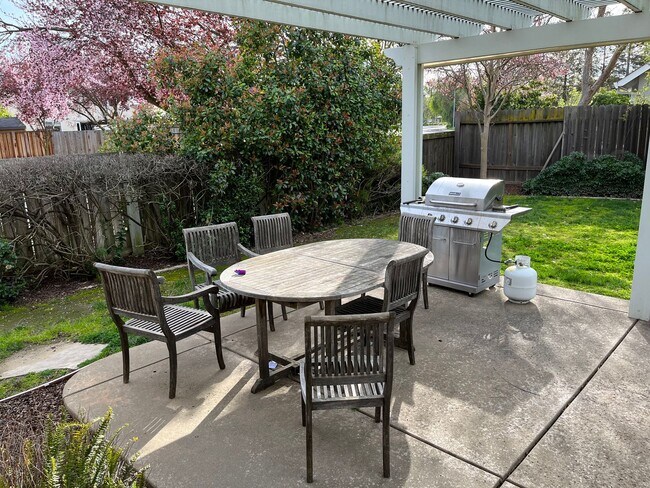 Building Photo - Beautiful Large Home in Wildhorse