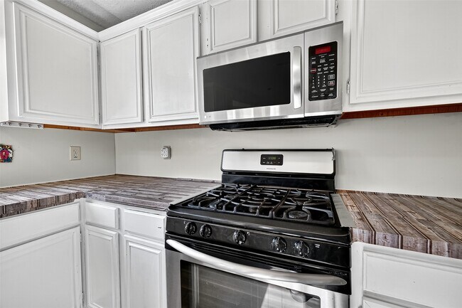 Building Photo - 2918 Colonel Ct Dr