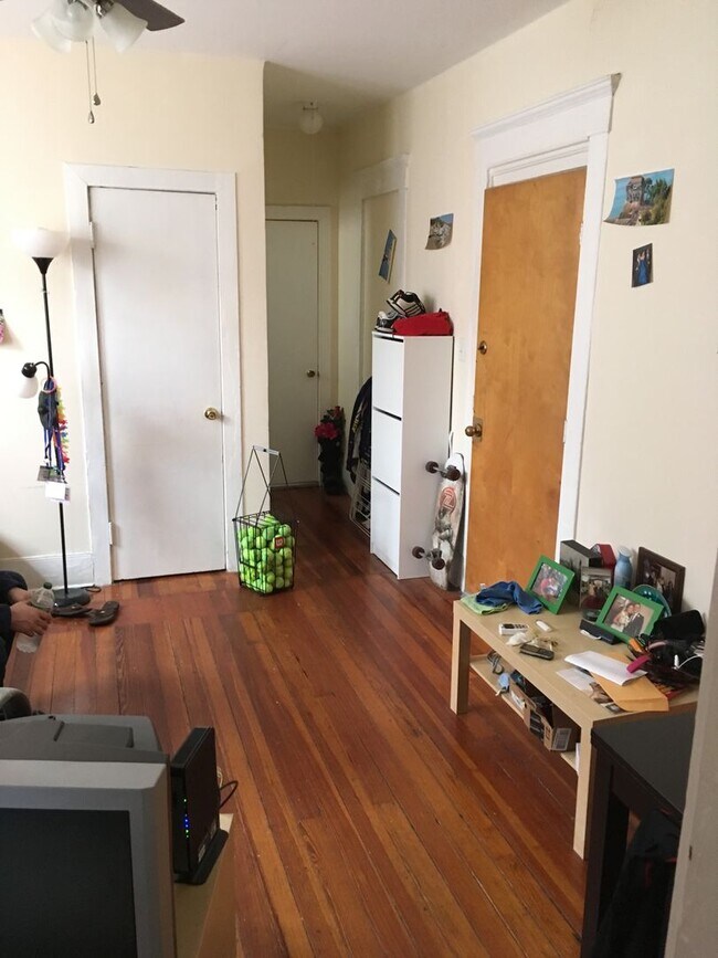 Building Photo - East Rock 1BR Close to Yale SOM