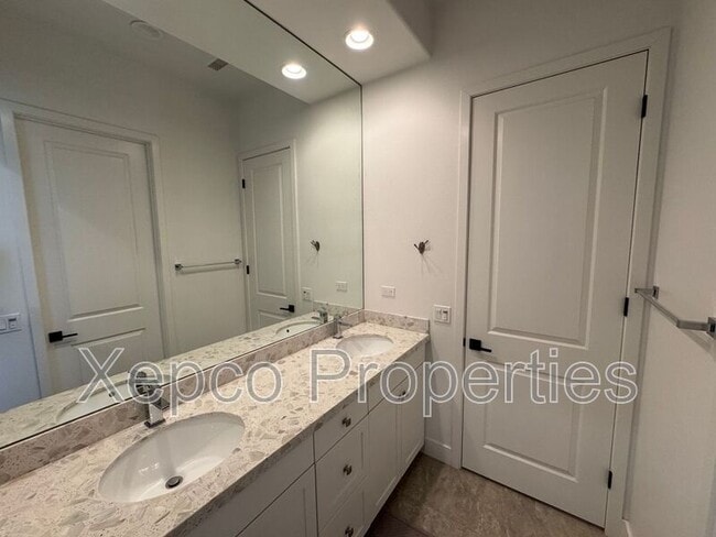 Building Photo - 74635 Tesla Dr