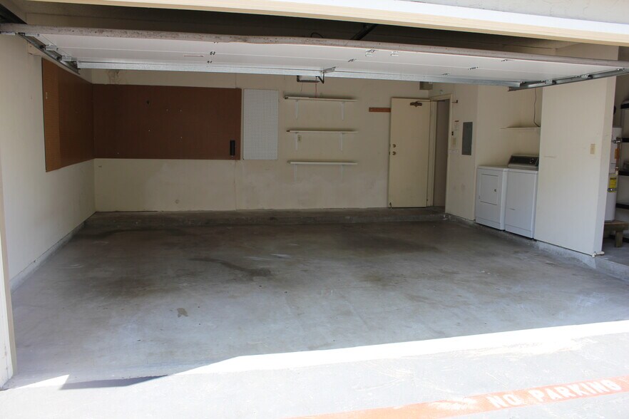 Building Photo - 3882 Radcliffe Ln