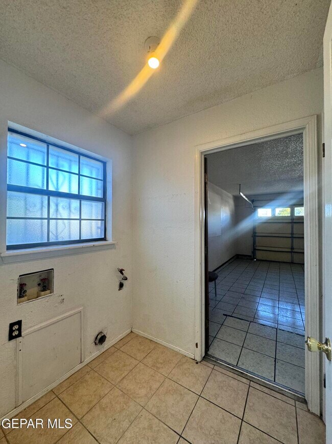 Building Photo - 386 McCune Rd