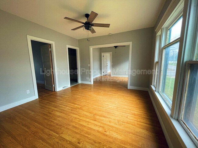 Building Photo - 618 Superior St