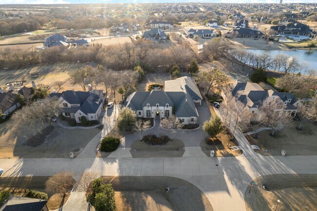 Building Photo - 931 Woodview Dr