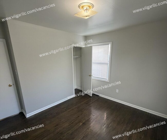 Building Photo - FOR RENT — SPACIOUS 3 BED / 2 BATH HOME