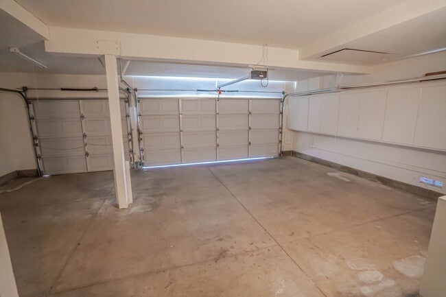 Building Photo - Northbridge 4 Bedroom Home in Valencia!