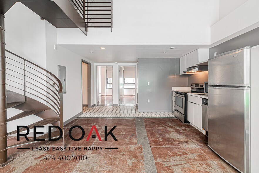 Building Photo - 430 S Broadway