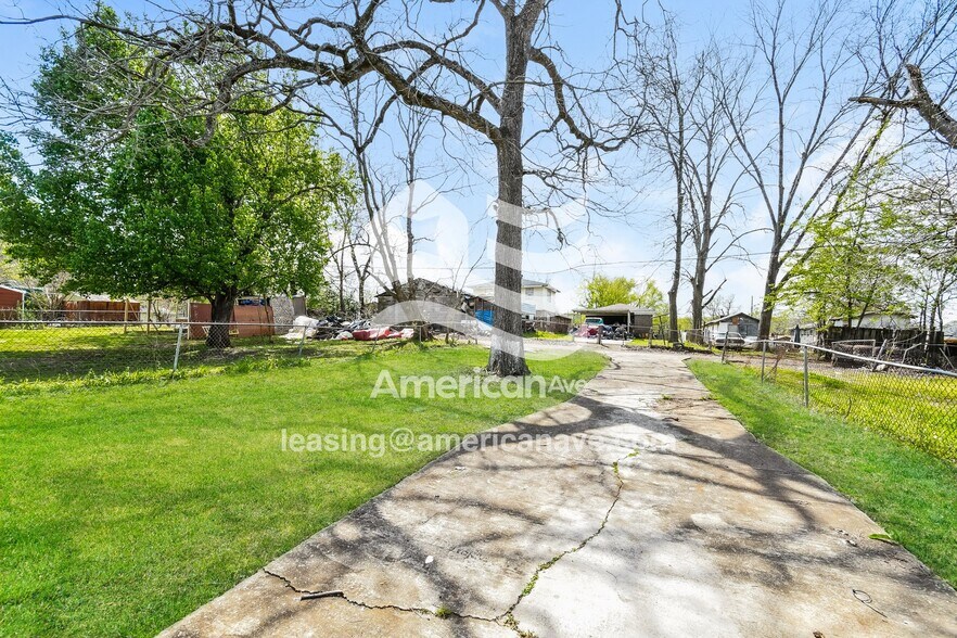 Building Photo - 2205 Powderly Ave SW