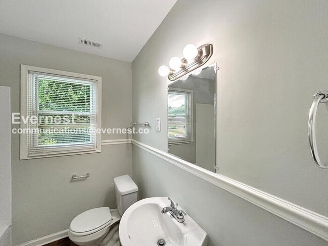 Building Photo - 835 Margo Ln