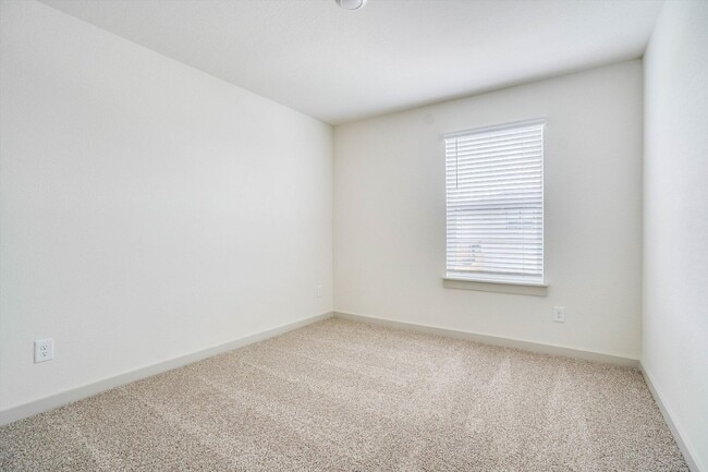 Building Photo - 428 Millbrook Blvd